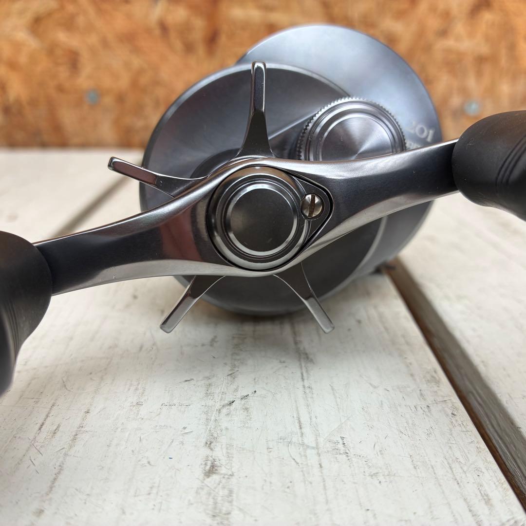 0631 シマノ 19 カルカッタ　コンクエスト DC201