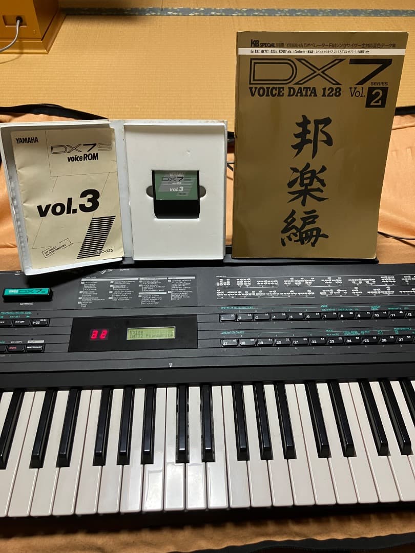 YAMAHA DX7 シンセサイザー 本体と音色データ