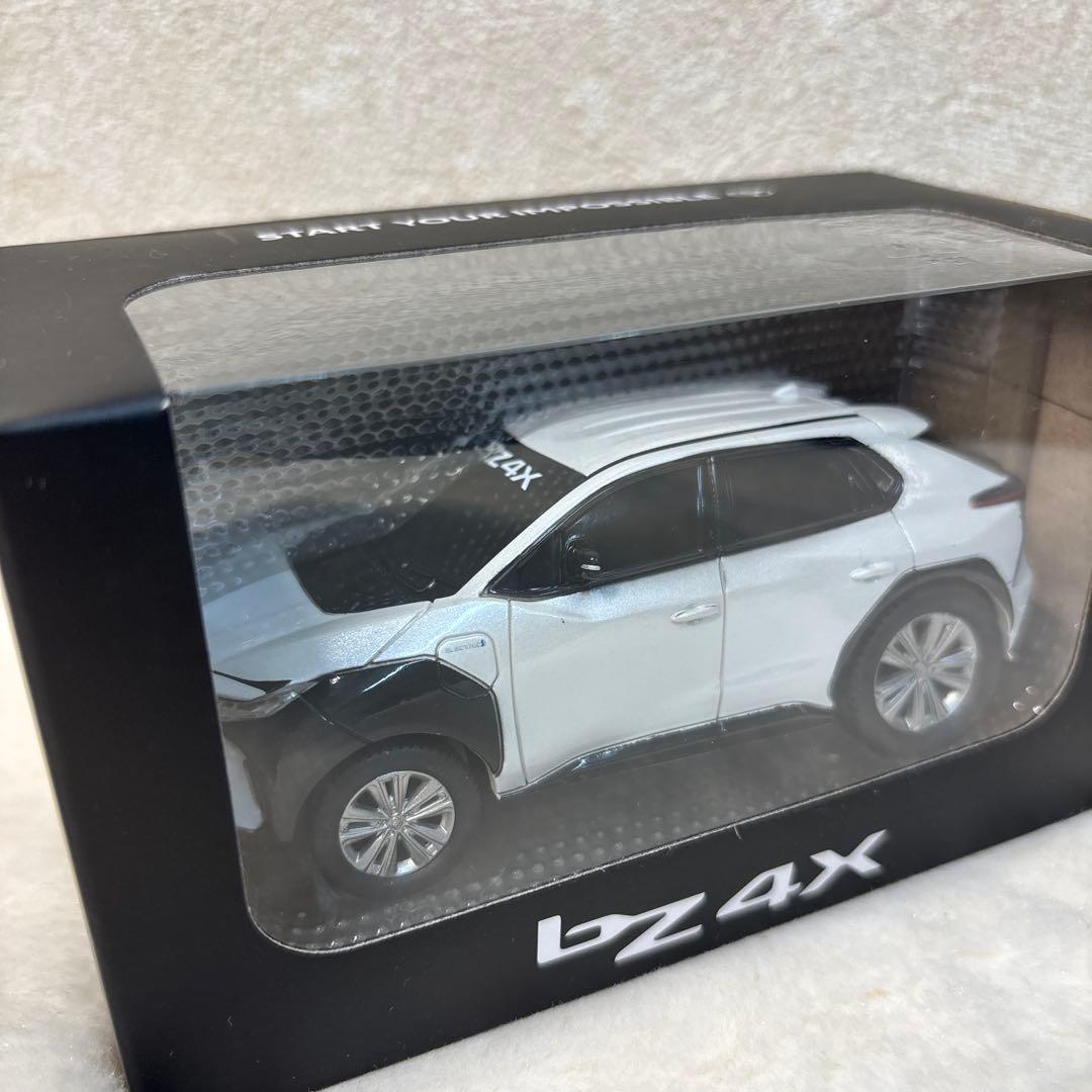 トヨタ ハリアー ミニカー 1/30 ブラック bZ4X プルバックカー セット