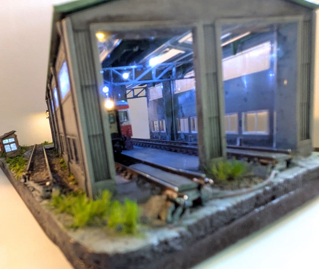 E*O様 Ｎゲージ・ジオラマ展示台【ディーゼル機関庫】※車両付き