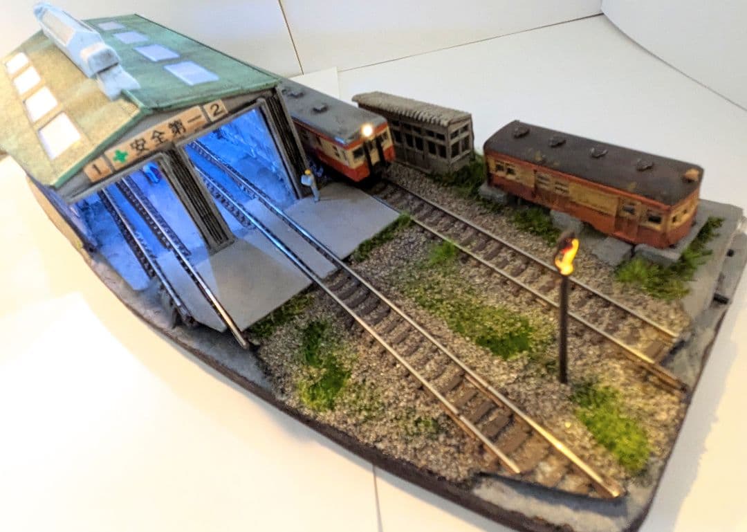 E*O様 Ｎゲージ・ジオラマ展示台【ディーゼル機関庫】※車両付き