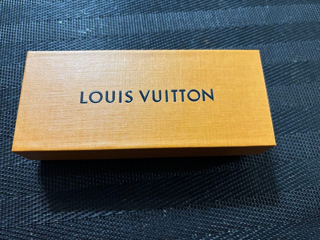 パリ限定 LOUIS VUITTON ミルクチョコレート　2箱　キャラメル入り