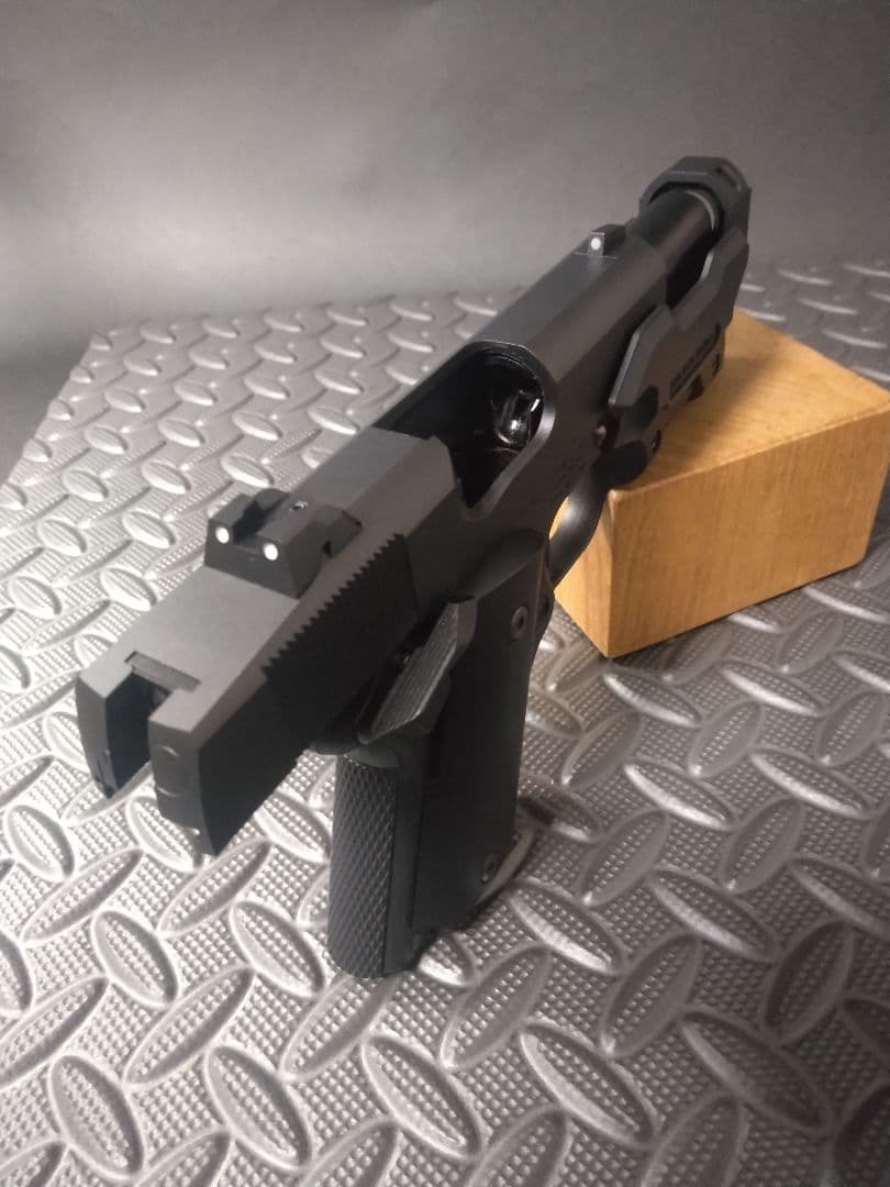 東京マルイ　AM,45 ガスブローバックガン 専用ケース付き