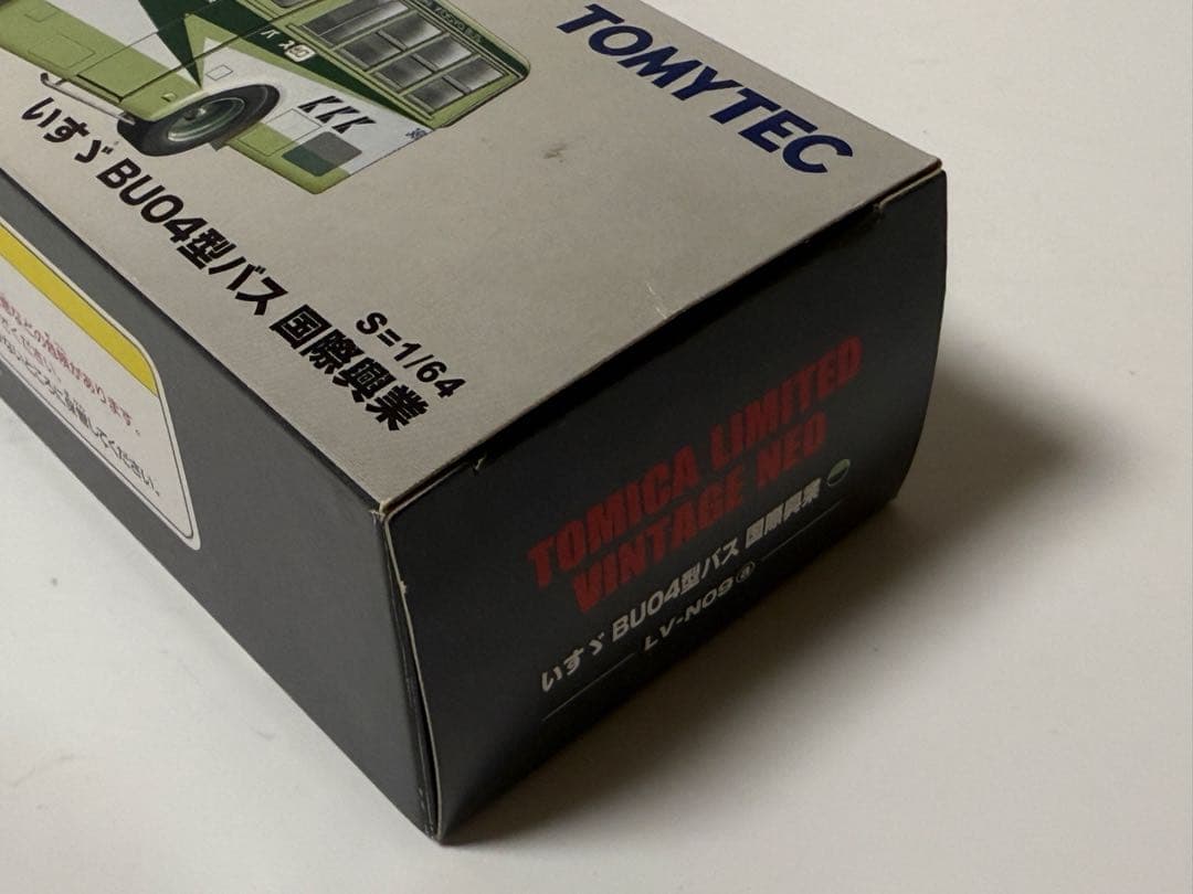 トミカリミテッドヴィンテージ　LV-N09a いすゞBU04型バス（国際興業）