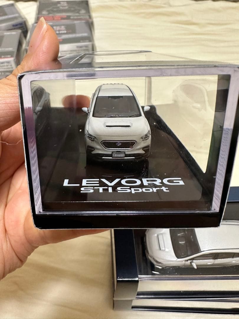 1/64 ミニカー　ボビージャパン　レヴォルグ　セット。