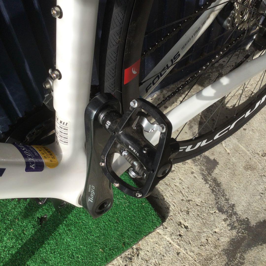 FOCUS ロードバイク ホワイト フルクラムホイール　引き取り限定