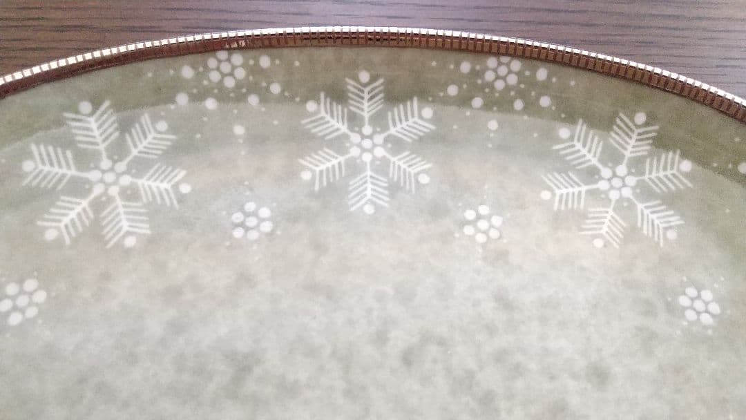 十四代 今泉今右衛門 色絵薄墨墨はじき雪文皿 本人作