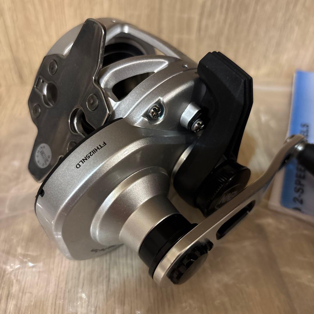 PENN FATHOM II 25NLD / リール / 右巻き /新品未使用品