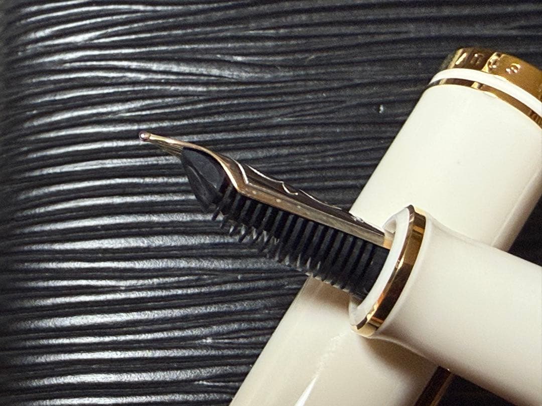 未使用　万年筆　ペリカン M600 ピンク　F