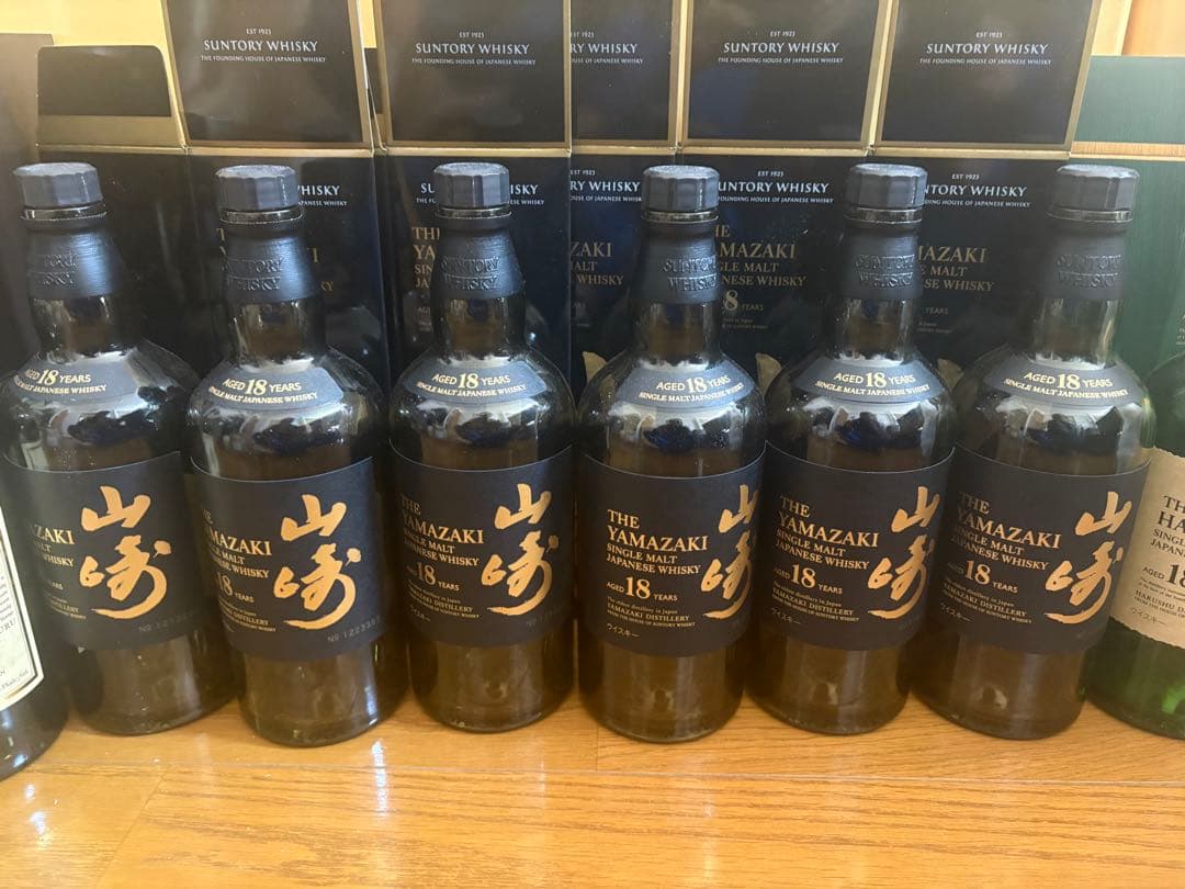 ウイスキーの空瓶と空箱