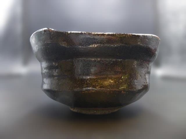 加藤唐九郎　古志戸窯　織部茶碗／共箱・共布／塗二重箱／銘「集友」／清水公照極め箱