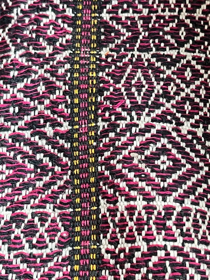 ミャンマー(旧ビルマ) チン族　片面縫い取り織り　肩掛け布　①