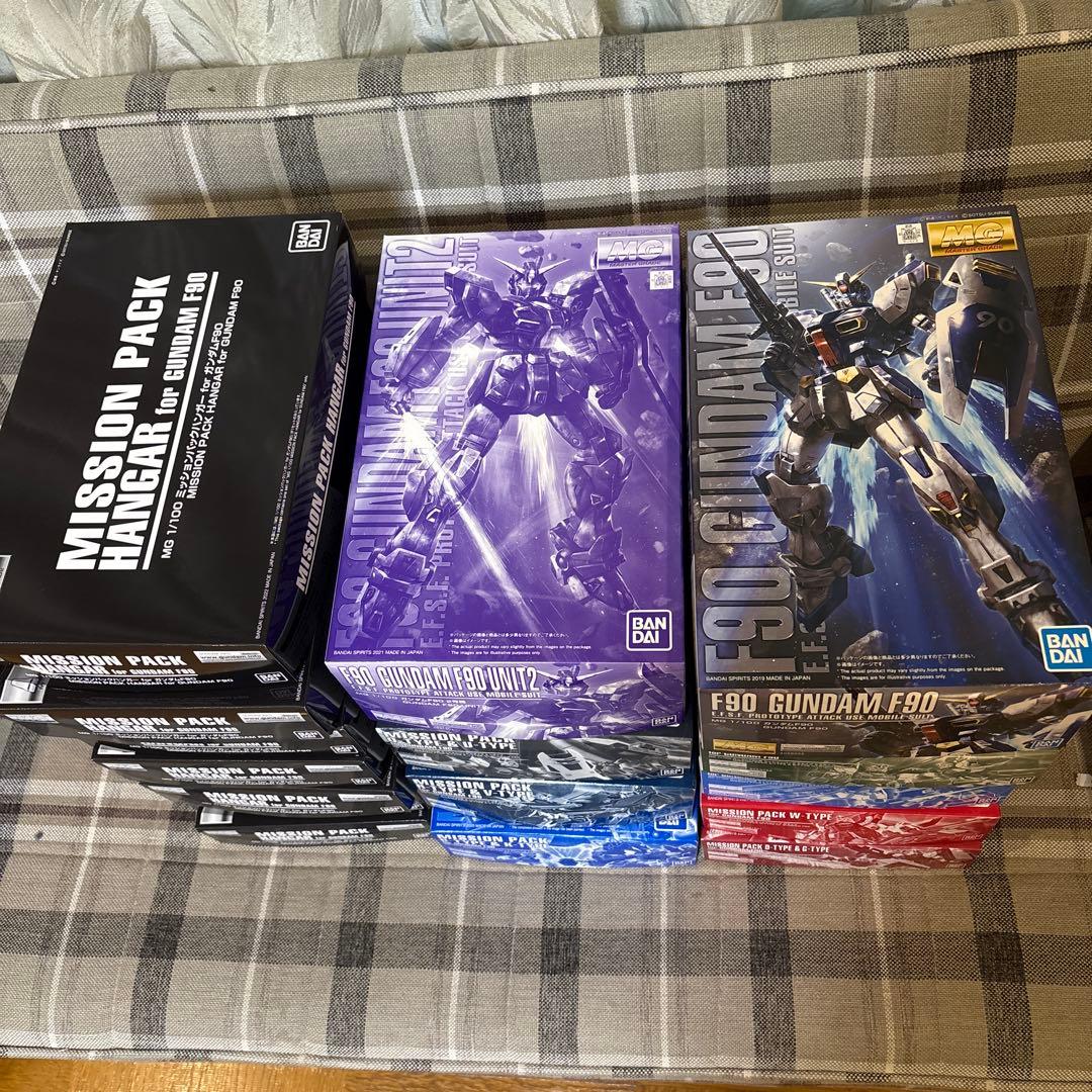 新品未開封　MGガンダムF90＆ミッションパック7点セット＆専用ハンガー7個