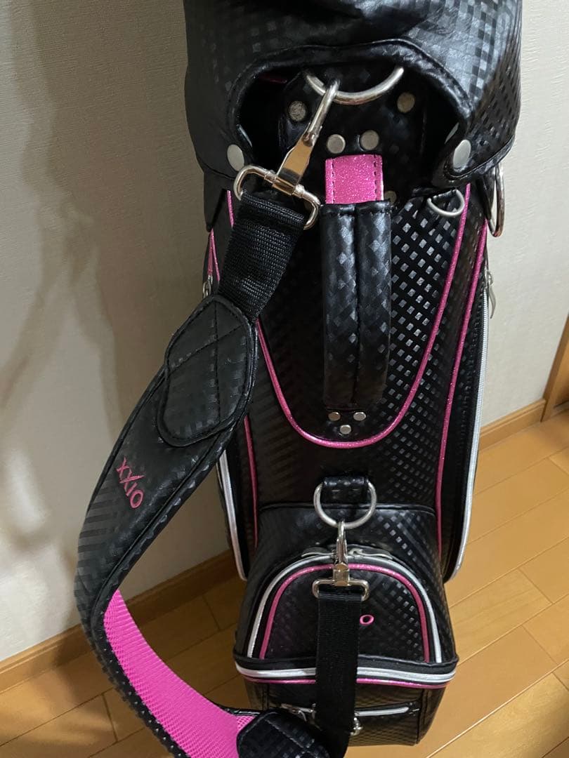 ほぼ未使用XXIO ゴルフバッグ・キャディバッグレディース 黒ピンク