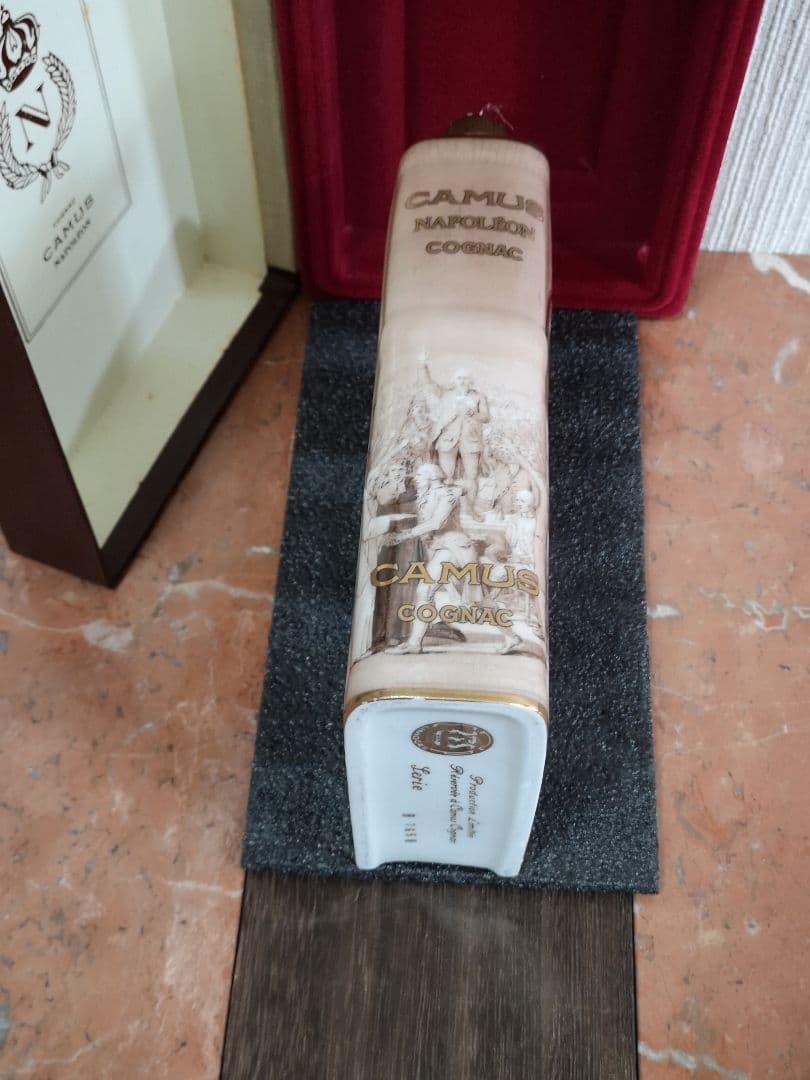 CAMUS Napoleonブック型ブランデー750ml未開栓専用ケース入り