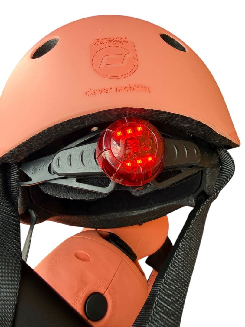 SCOOT AND RIDE ピーチ 三輪車 ヘルメット付　極美品