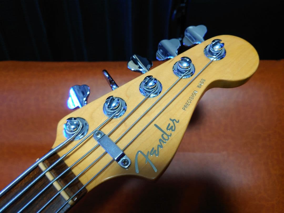 ベース Fender American Deluxe Precision Bass V