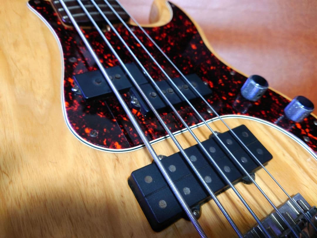 ベース Fender American Deluxe Precision Bass V