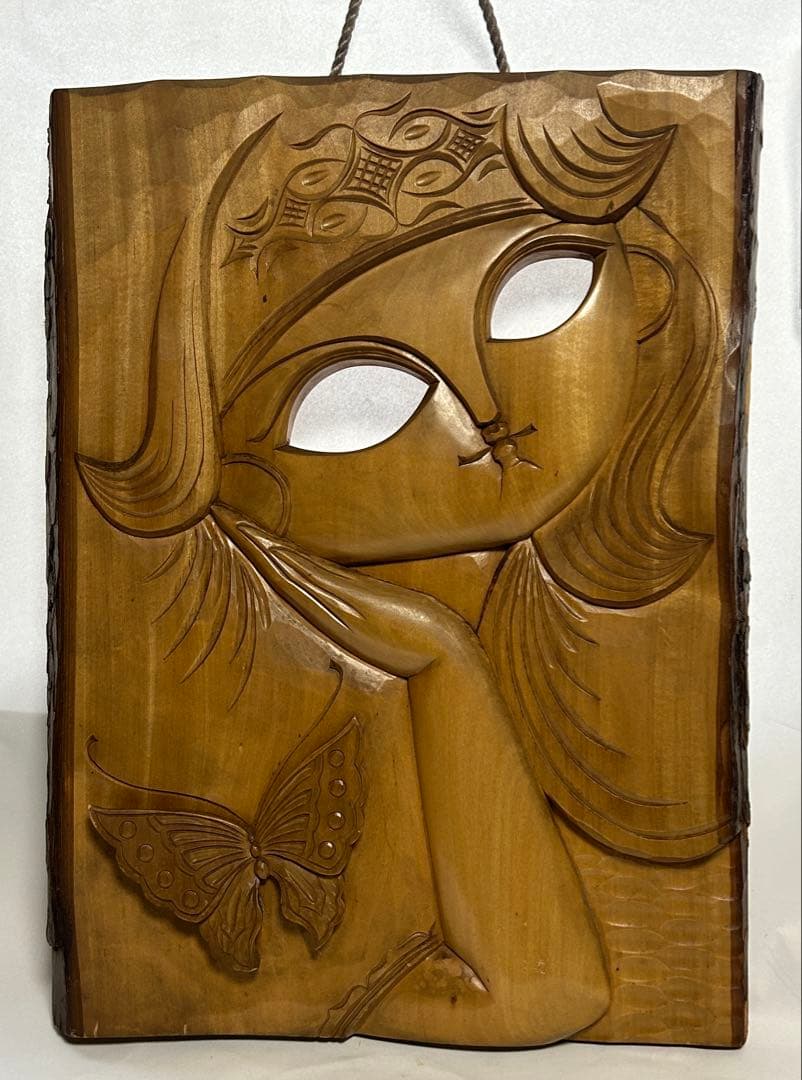 アイヌの女性　木製彫刻 女性の顔と蝶　北海道　アンティーク