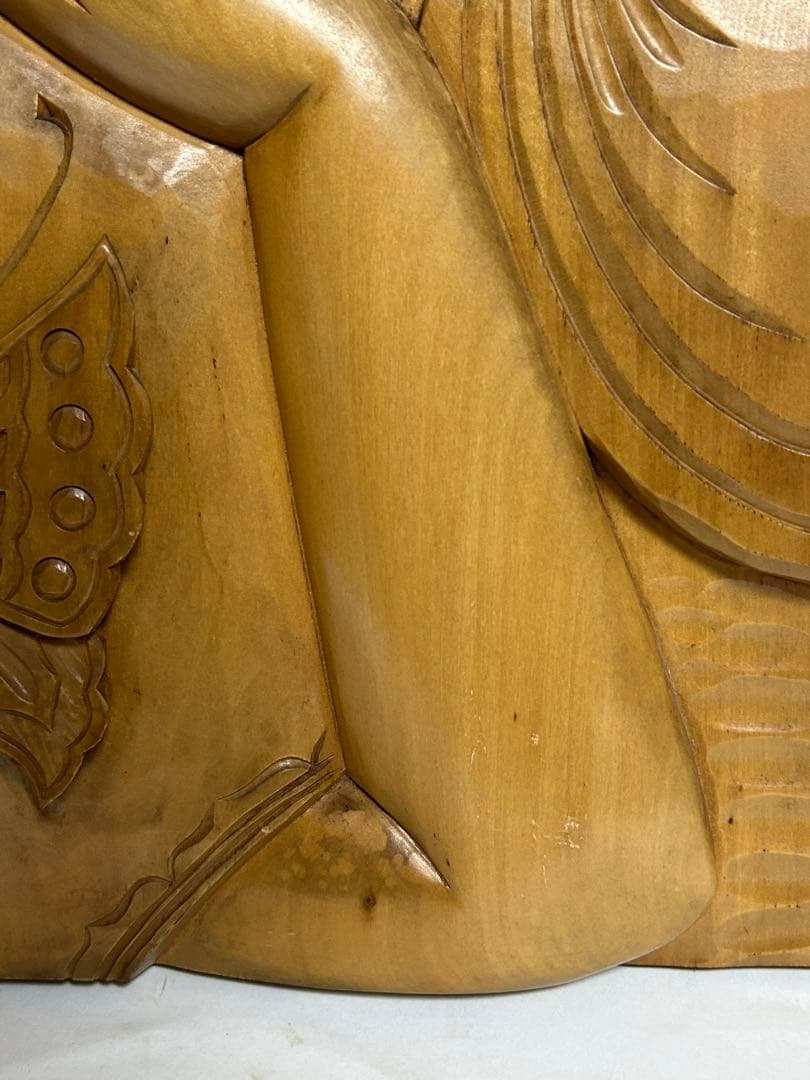 アイヌの女性　木製彫刻 女性の顔と蝶　北海道　アンティーク