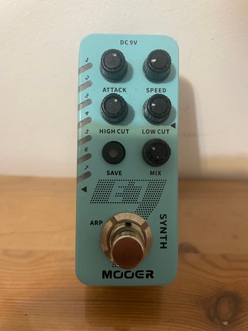 MOOER E7 シンセペダル