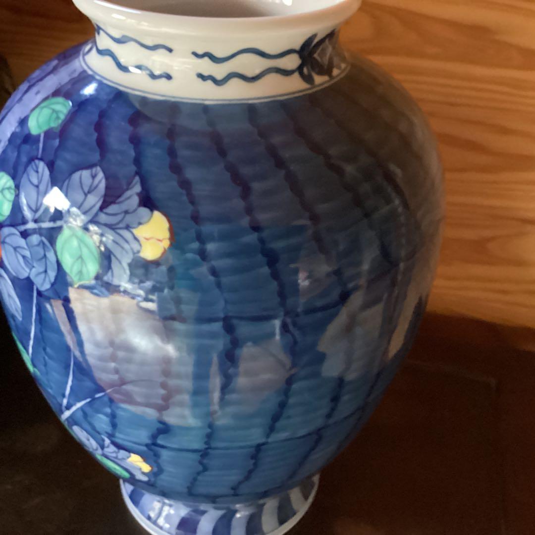 青と白の花柄大花瓶鍋島