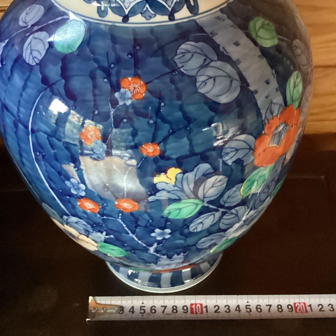 青と白の花柄大花瓶鍋島