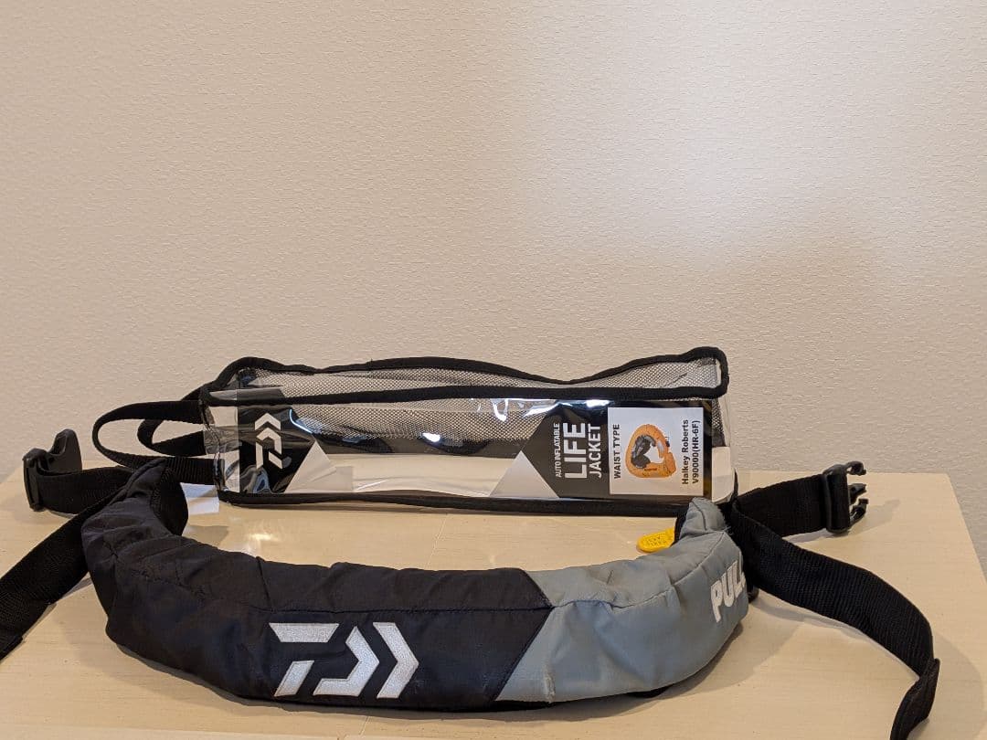 Daiwa ダイワ ライフジャケット 腰巻きタイプ 黒/グレー 自動膨張式