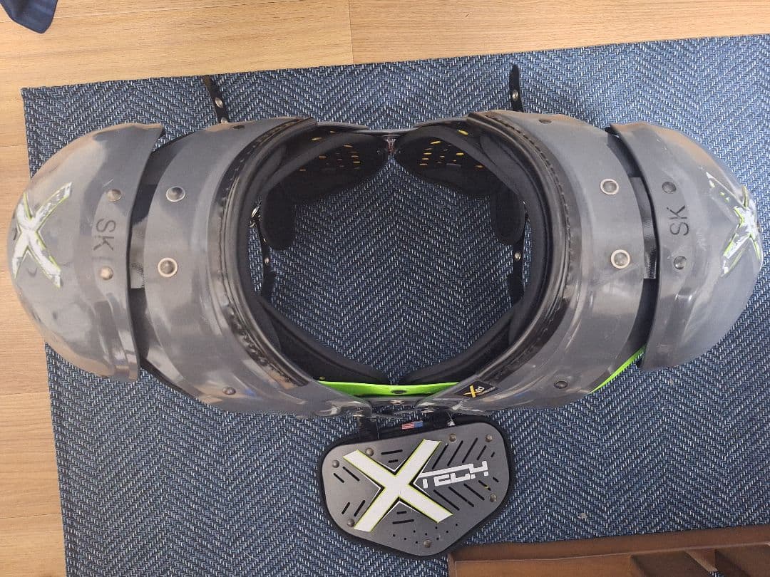 XTECH アメリカンフットボール ショルダーパッド L