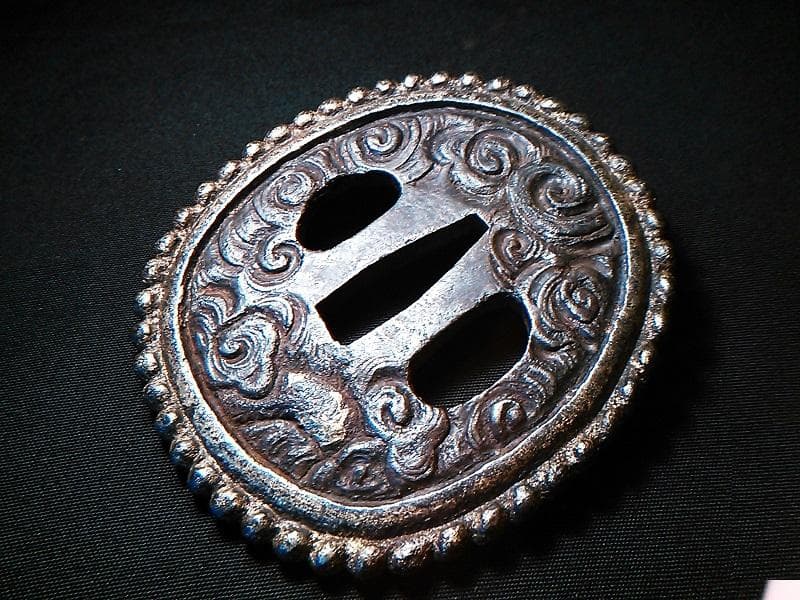 【 鉄地南蛮鍔 】　雲龍図　江戸初期　肥前長崎