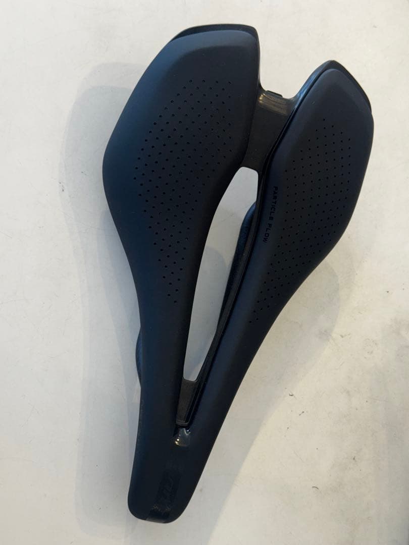 Fleet SLR カーボンサドル