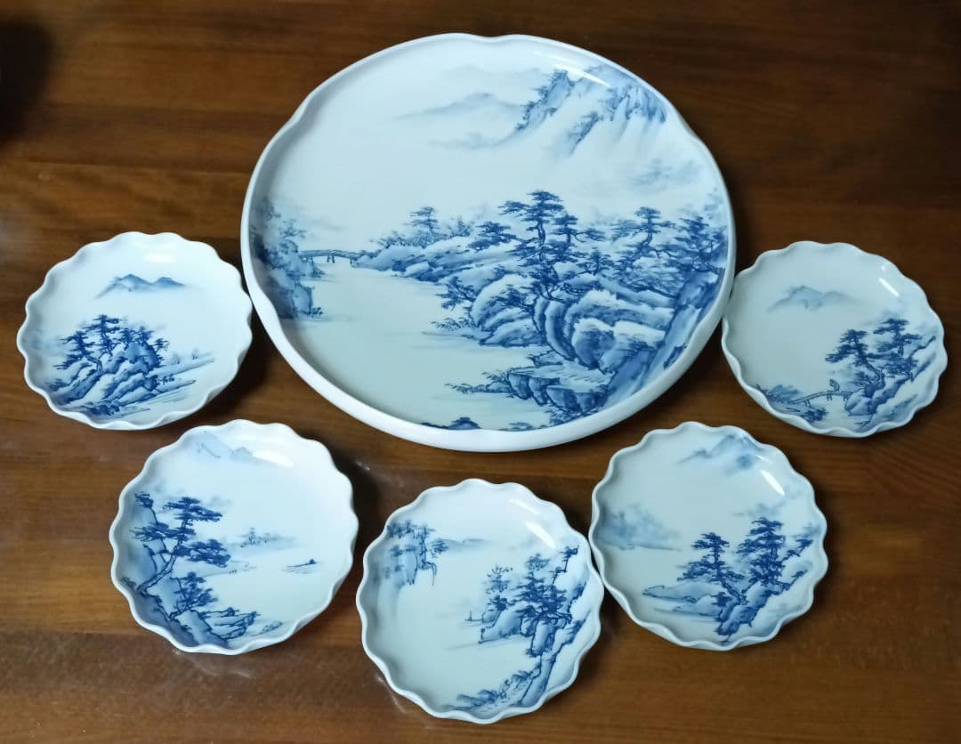 高級 レア 有田焼 青い山水画 波型皿 大皿 取り皿 染付 青白い風景画 工芸品
