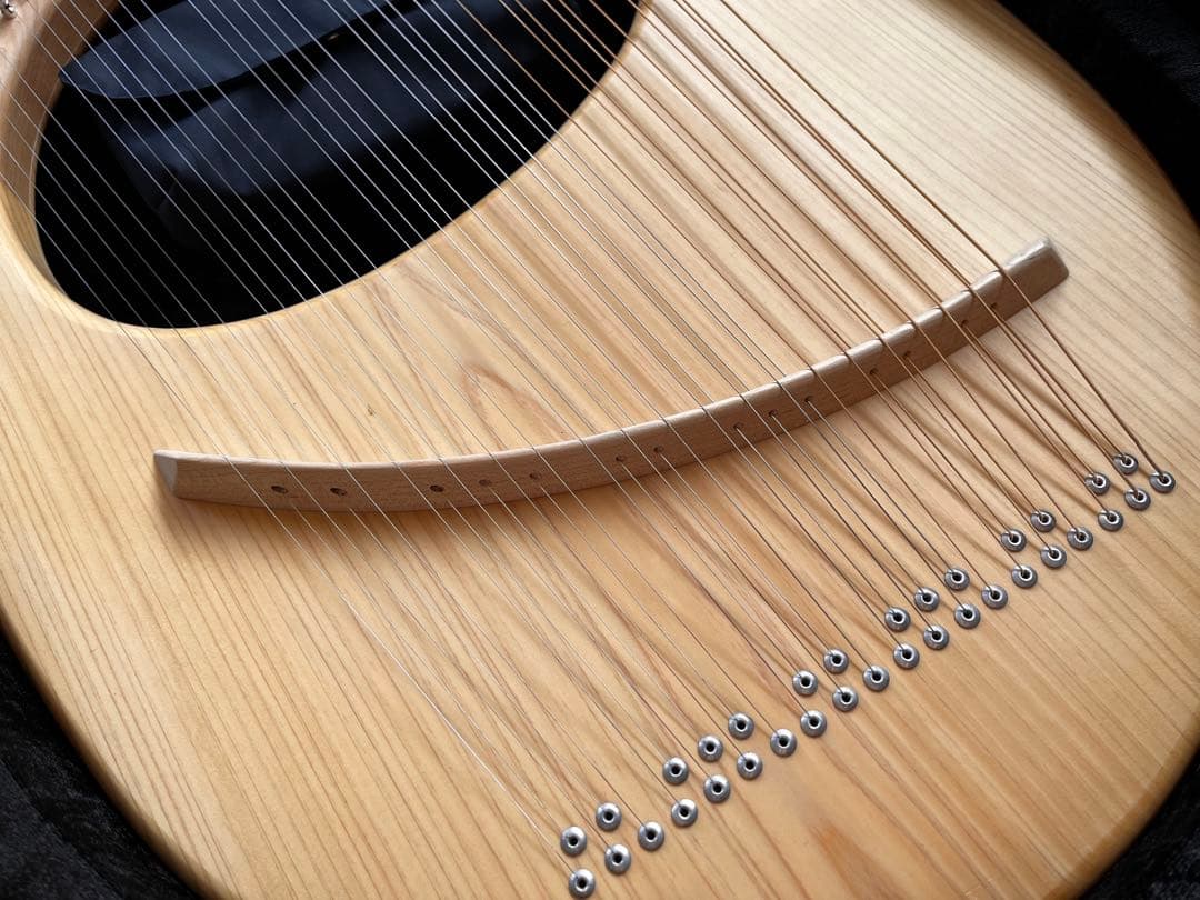 「ライアー34弦 アフロディーテ竪琴 エッグちゃんモデル 曲線ブリッジ 美品」