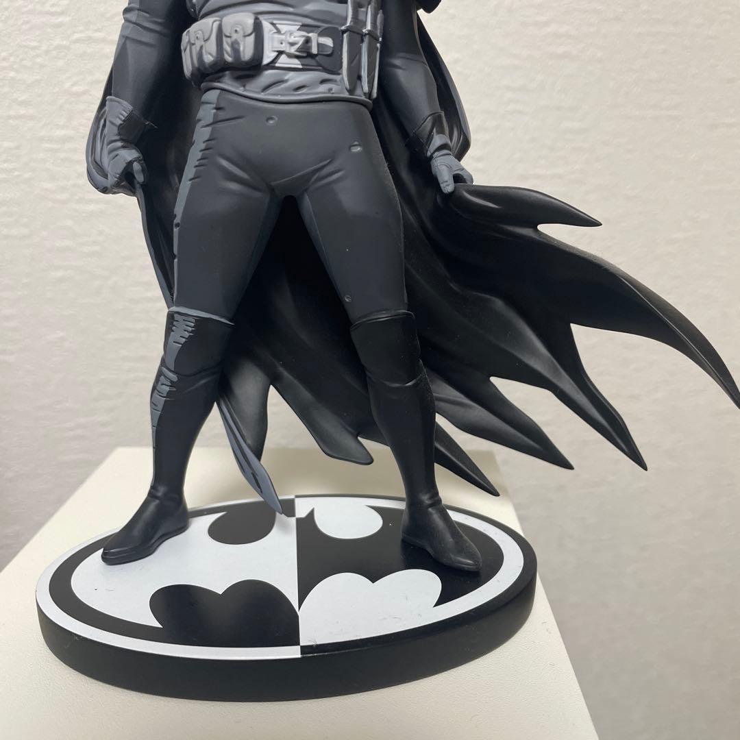 dcコレクティブルズ バットマン ブラック&ホワイト ガスライト スタチュー