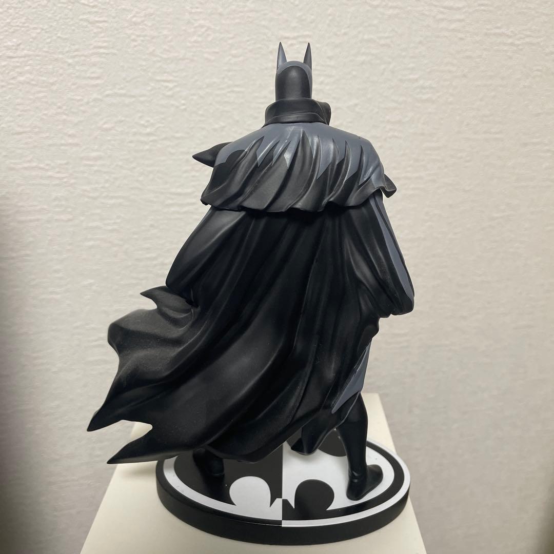 dcコレクティブルズ バットマン ブラック&ホワイト ガスライト スタチュー
