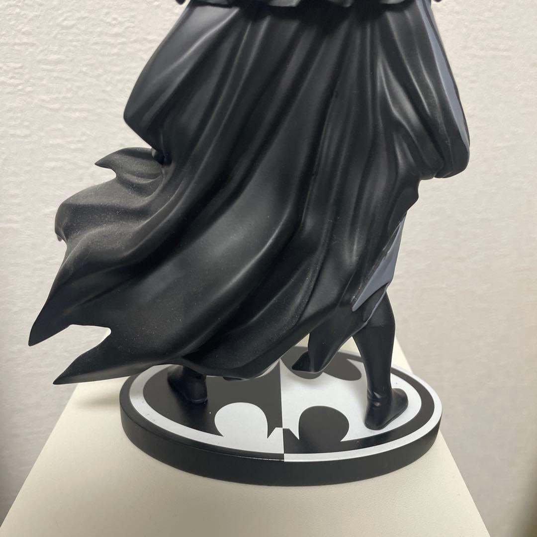dcコレクティブルズ バットマン ブラック&ホワイト ガスライト スタチュー