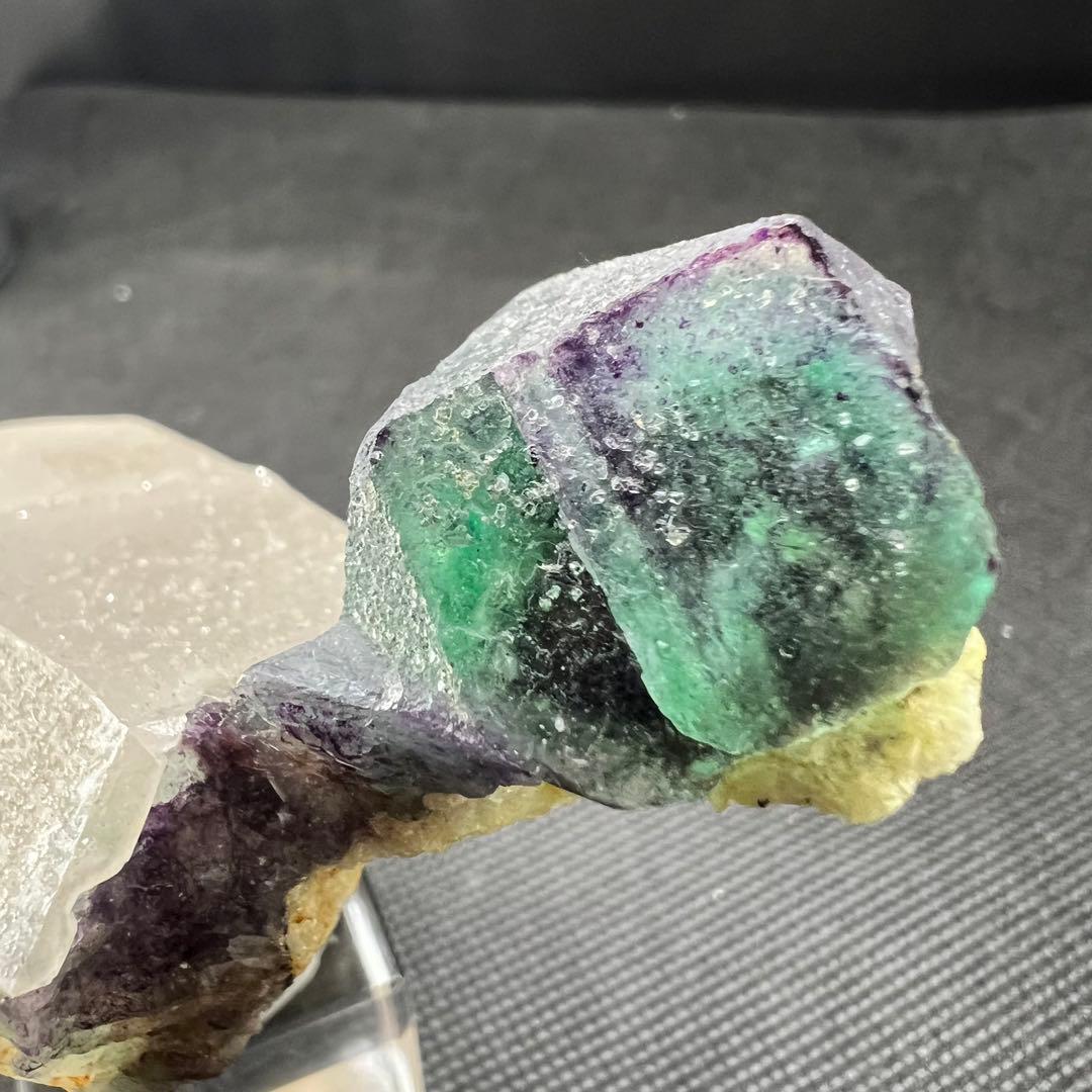 ナミビア　エロンゴ産　クォーツ共生フローライト　キャビネットサイズ