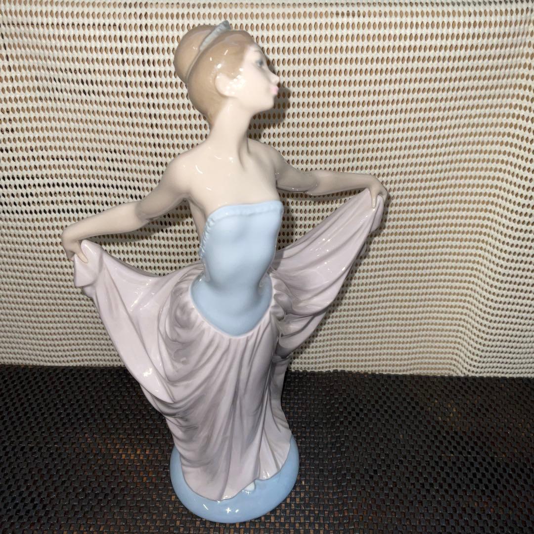 リヤドロ　LLADRO 踊る少女