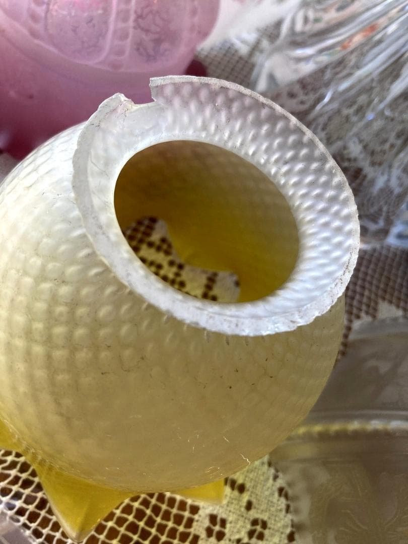 ④　英国アンティーク　黄色の元気の出るフリルシェード　照明　ガラスシェード