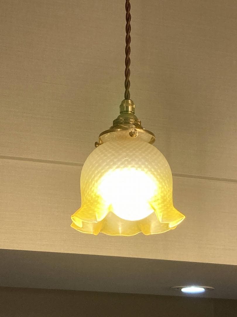 ④　英国アンティーク　黄色の元気の出るフリルシェード　照明　ガラスシェード