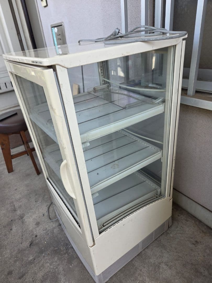 ガラス冷蔵庫 中型 3段棚付き