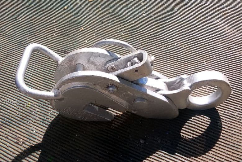 横吊るしクランプ