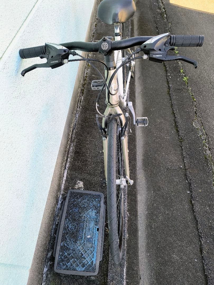 Trek7.3FXクロスバイク白700X28CサイズS位走る曲がる止まる問題無し