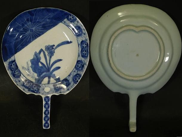 【団扇形　岩上花紋　染付　変皿】工芸品