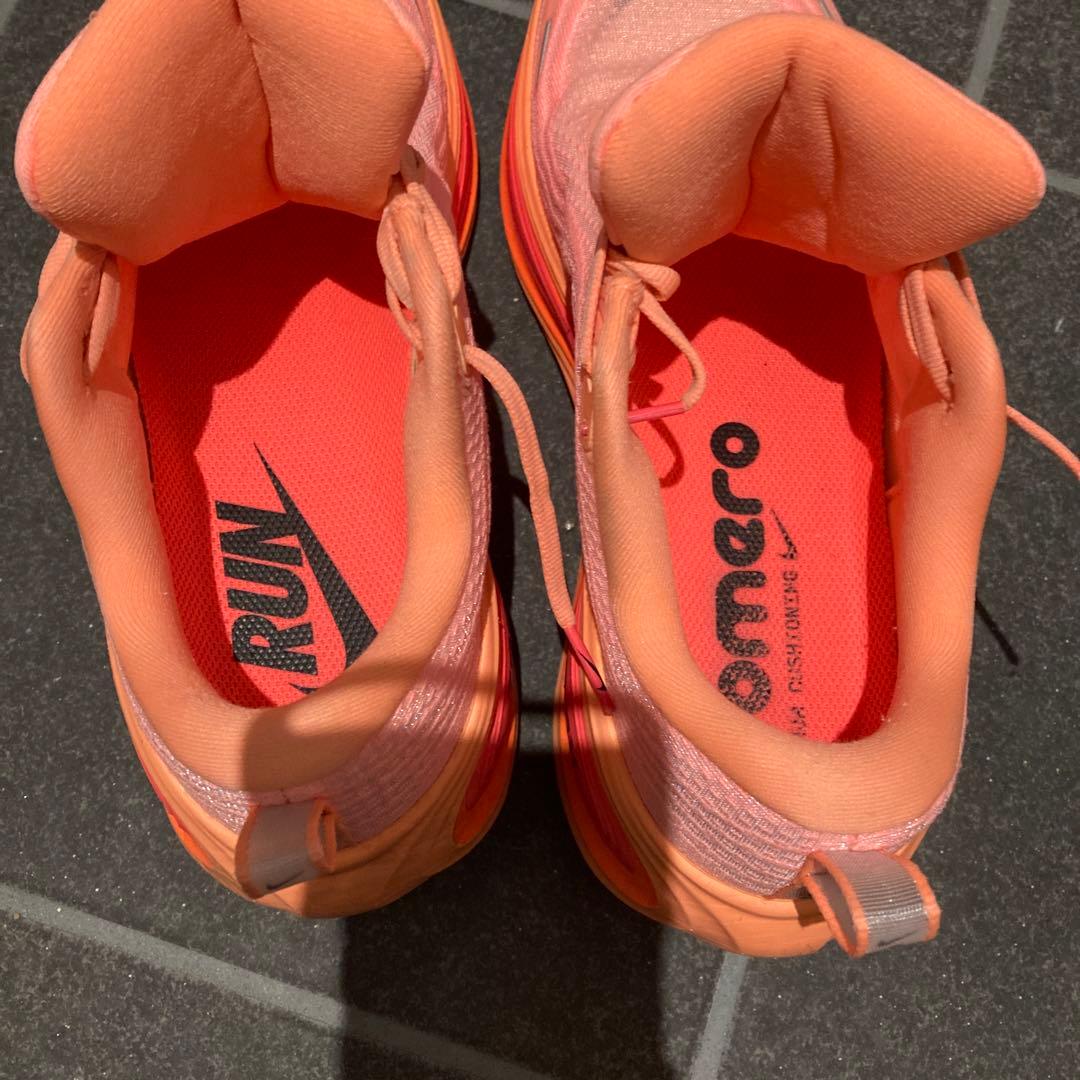 NIKEボメロプラス