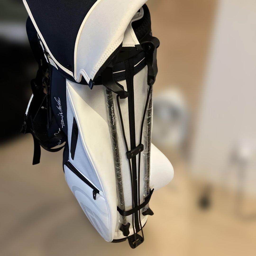 キャディバッグ　トラヴィスマシュー