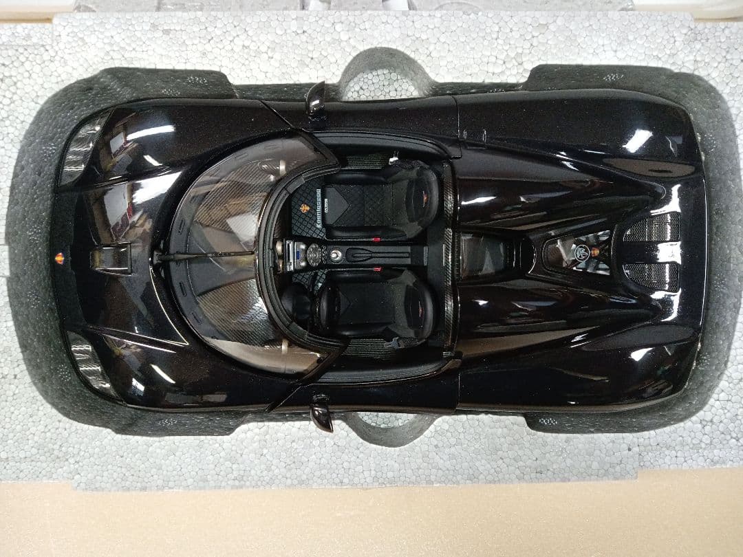 オートアート 1/18 ケーニグセグCCX 黒 ミニカー