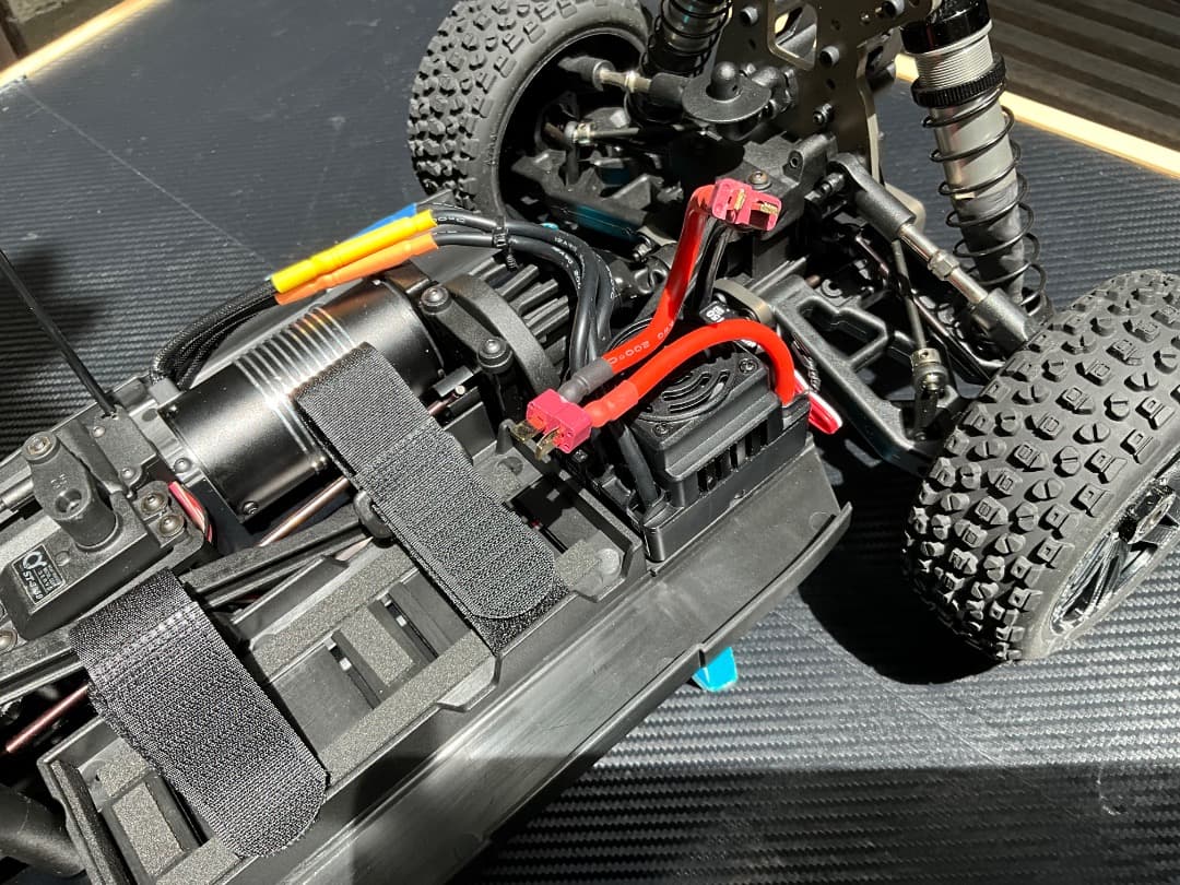 1/8電動バギー（レディセット）CARACAL -E カラカル電動