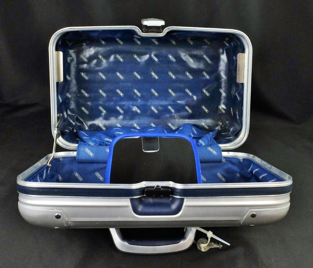 リモワ 924.38『シルバーインテグラル』ビューティーケース19L 鍵付