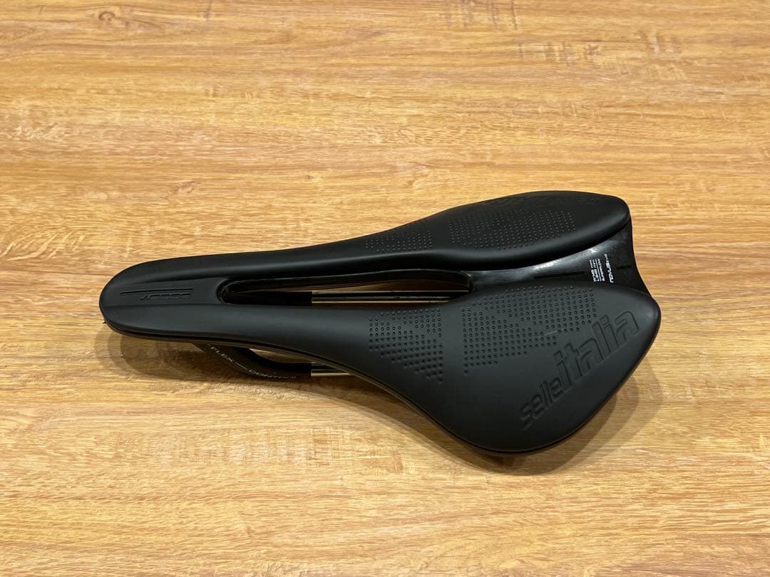 サドルNOVUS BOOST EVO FeC ALLOY SUPERFLOW L